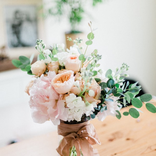 15 розовых роз